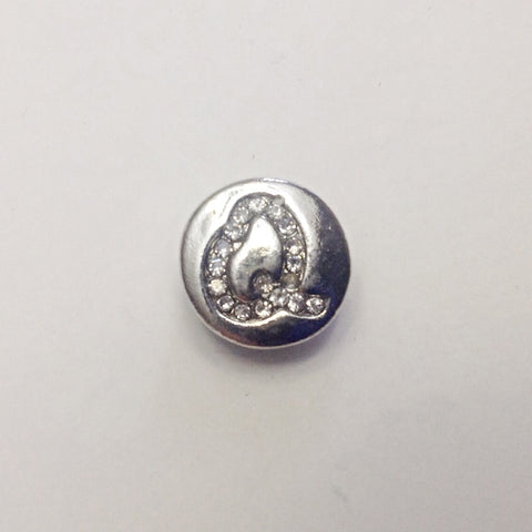 Silver coloured letter Q with rhinestones 12 mm snap
