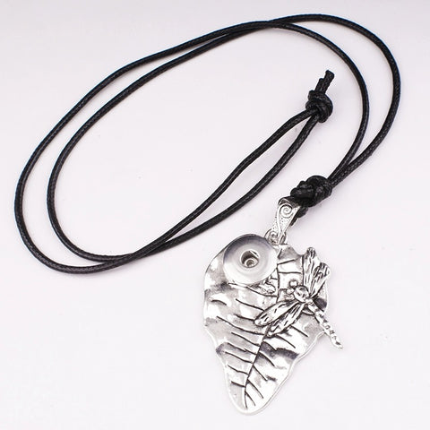 Dragonfly On Leaf Pendant for 18 mm Snap
