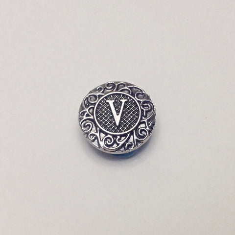 Antique silver coloured letter V 18 mm snap