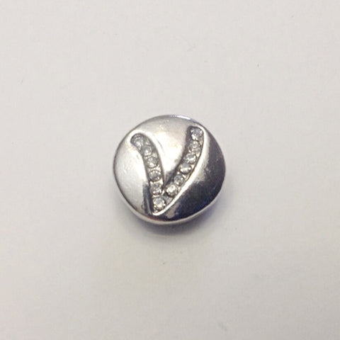 Silver coloured letter V with rhinestones 12 mm snap