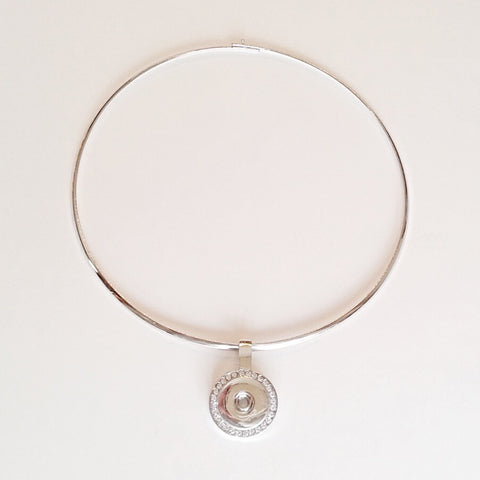 Plain silver colour metal choker with hanging pendant to fit 18 mm snap