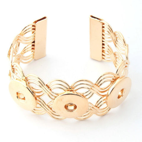 Infinity Bangle fits three 18 or 20 mm snaps